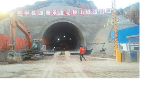 公司新代防水板臺(tái)車在中鐵四局投入施工